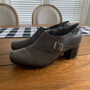 Clarks Shoes Womens Leather Slip On Heels Gray Booties 9 M